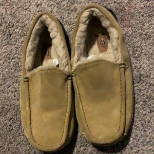 Men’s size 8 Ugg Slippers